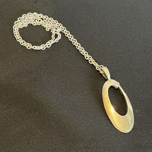 Silver-tone Oval Loop Necklace - Picture 4 of 6